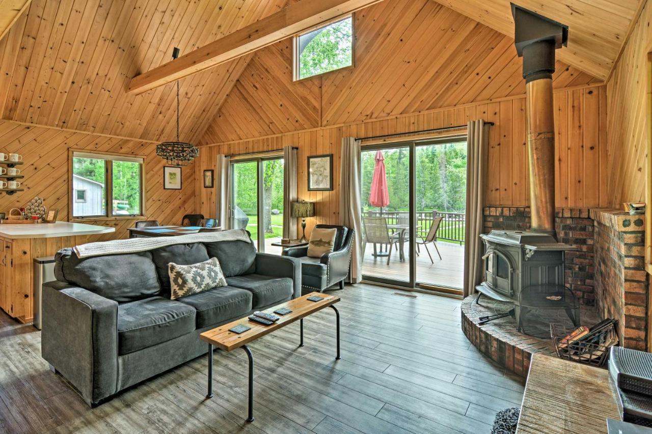 Riverfront Traverse City Cabin Fish, Kayak And Tube Exteriör bild