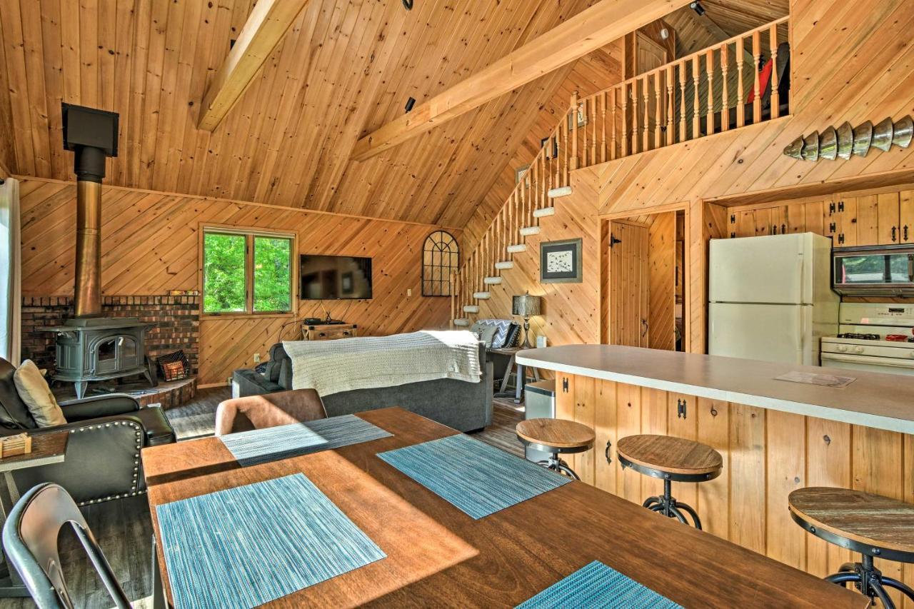 Riverfront Traverse City Cabin Fish, Kayak And Tube Exteriör bild