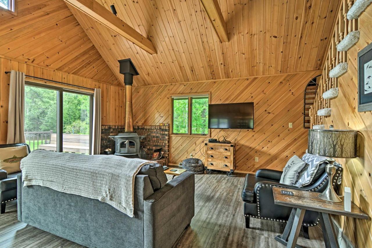 Riverfront Traverse City Cabin Fish, Kayak And Tube Exteriör bild