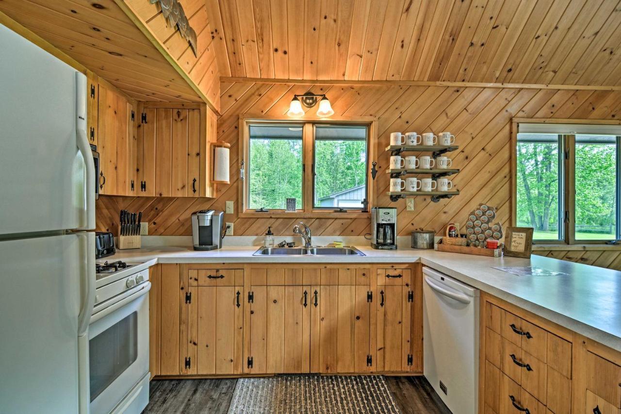 Riverfront Traverse City Cabin Fish, Kayak And Tube Exteriör bild