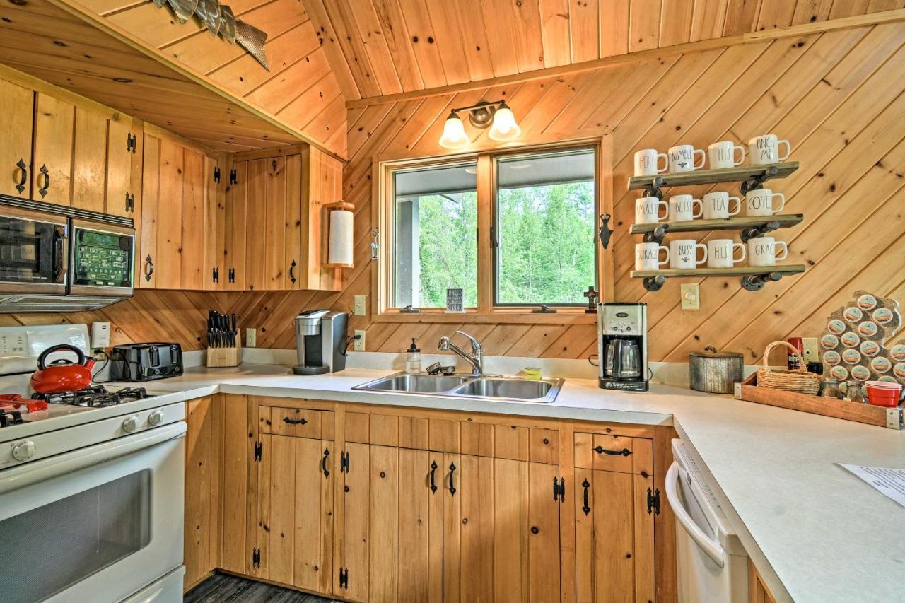 Riverfront Traverse City Cabin Fish, Kayak And Tube Exteriör bild