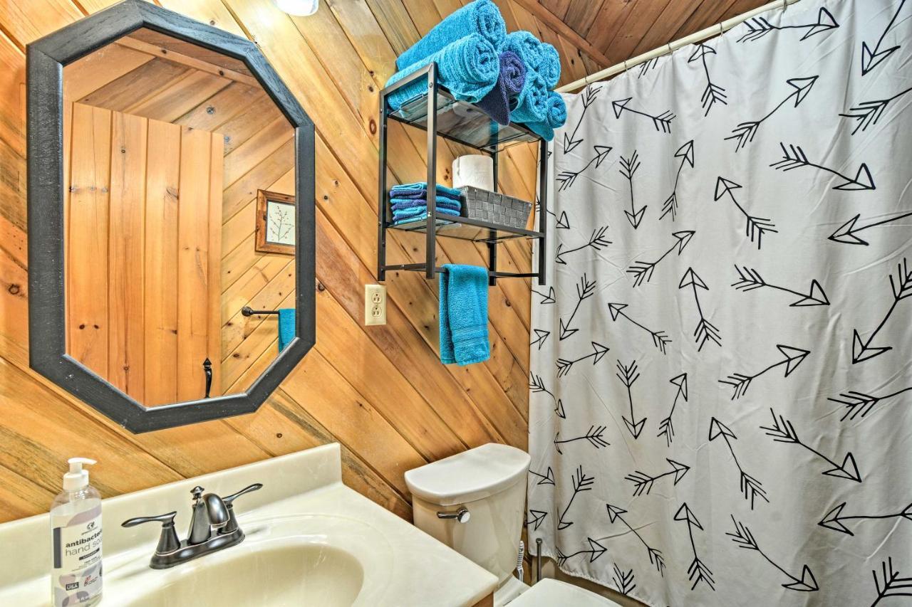Riverfront Traverse City Cabin Fish, Kayak And Tube Exteriör bild