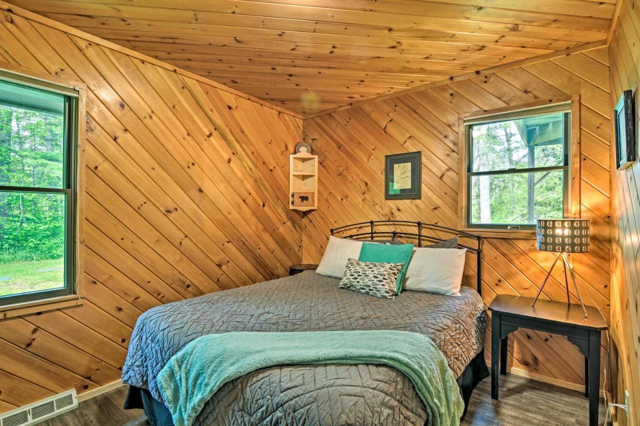 Riverfront Traverse City Cabin Fish, Kayak And Tube Exteriör bild