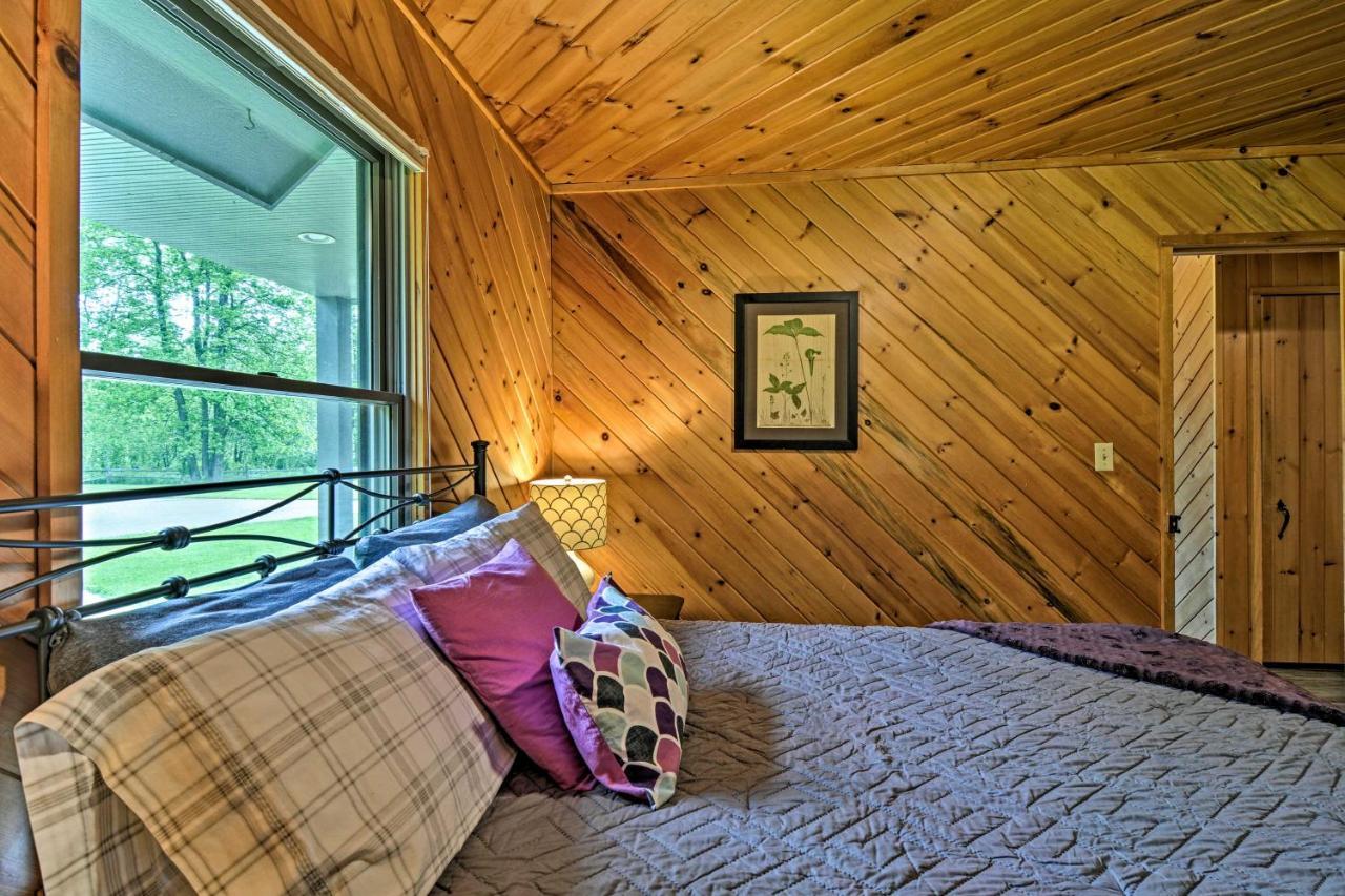 Riverfront Traverse City Cabin Fish, Kayak And Tube Exteriör bild