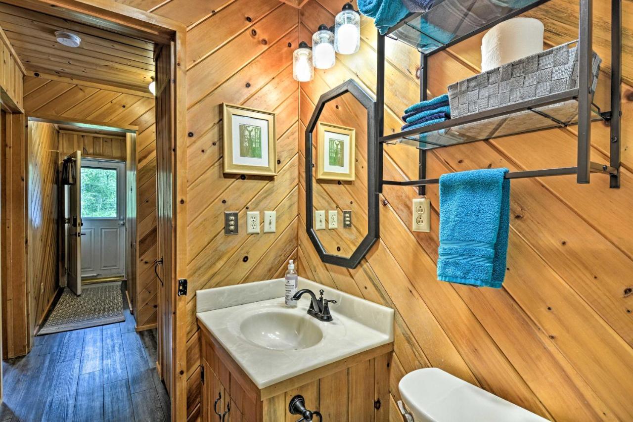 Riverfront Traverse City Cabin Fish, Kayak And Tube Exteriör bild