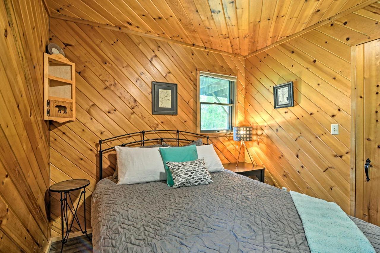 Riverfront Traverse City Cabin Fish, Kayak And Tube Exteriör bild