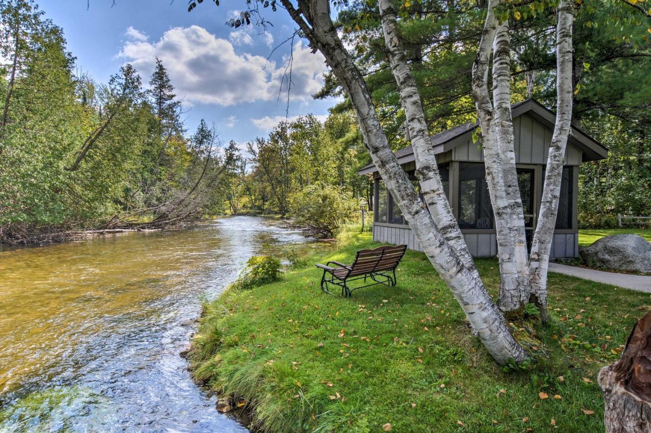 Riverfront Traverse City Cabin Fish, Kayak And Tube Exteriör bild