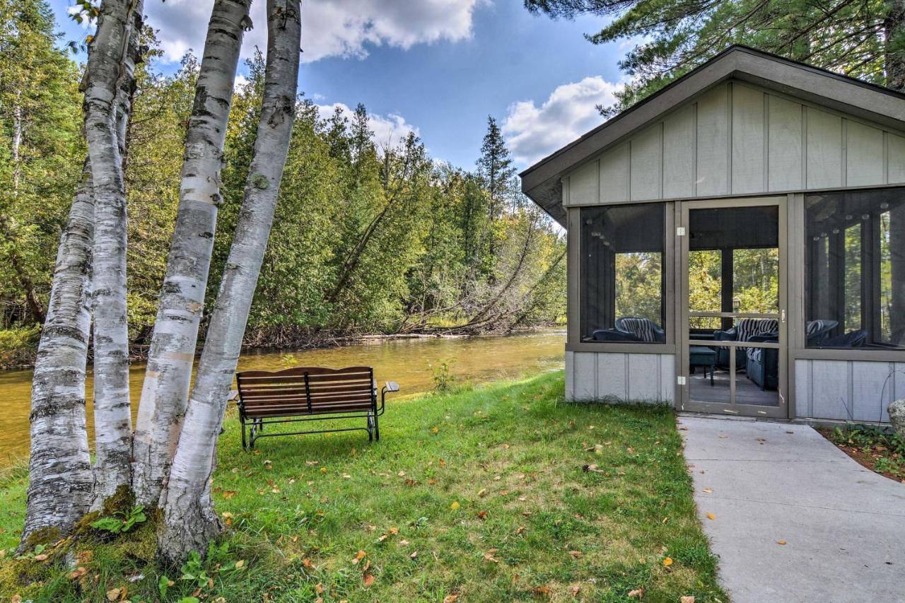 Riverfront Traverse City Cabin Fish, Kayak And Tube Exteriör bild