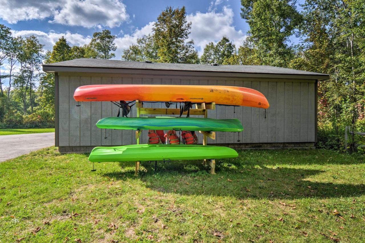 Riverfront Traverse City Cabin Fish, Kayak And Tube Exteriör bild