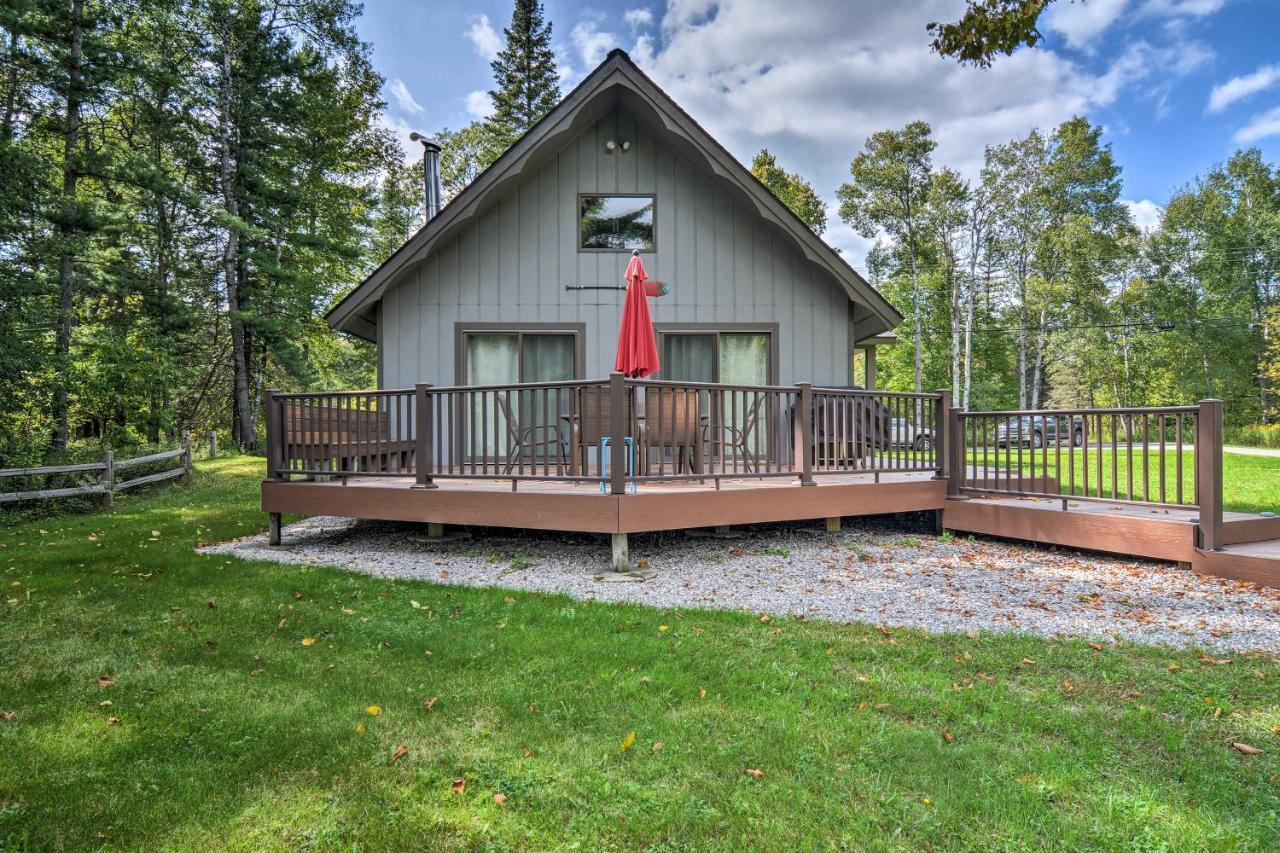 Riverfront Traverse City Cabin Fish, Kayak And Tube Exteriör bild